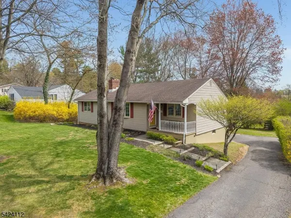 7 Rupells Rd, Clinton Town, NJ 08809