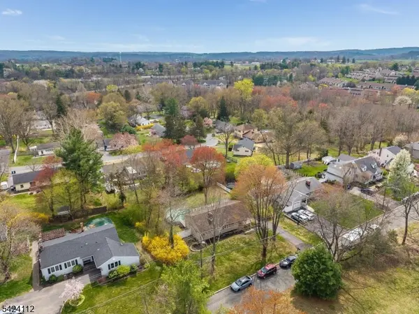 7 Rupells Rd, Clinton Town, NJ 08809