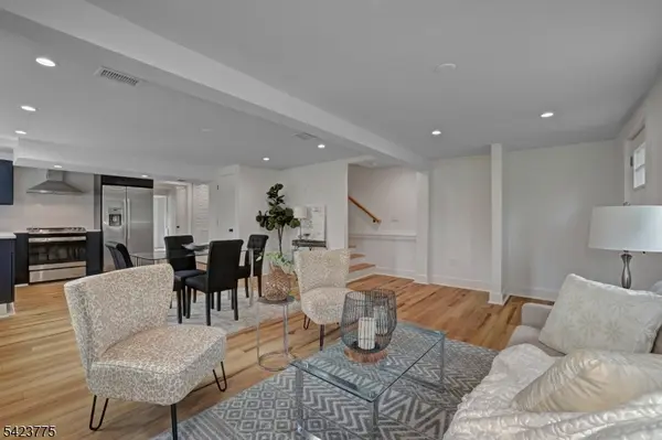 6 Brook St, Peapack Gladstone Boro, NJ 07977