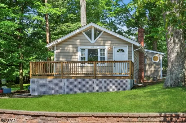 210 Nariticong Ave, Hopatcong Boro, NJ 07843