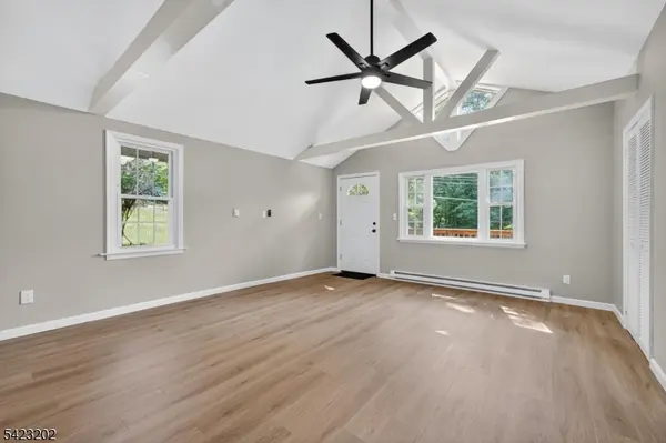 210 Nariticong Ave, Hopatcong Boro, NJ 07843