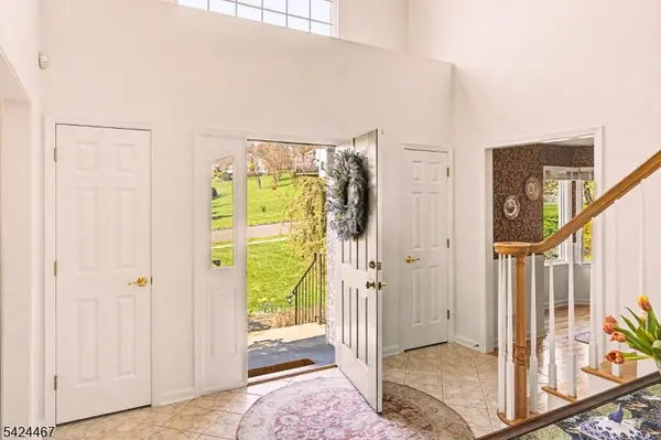 2 Moonlight Trl, Raritan Twp., NJ 08822