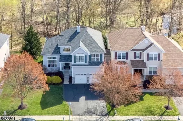 33 Pony Ln, Raritan Twp., NJ 08822