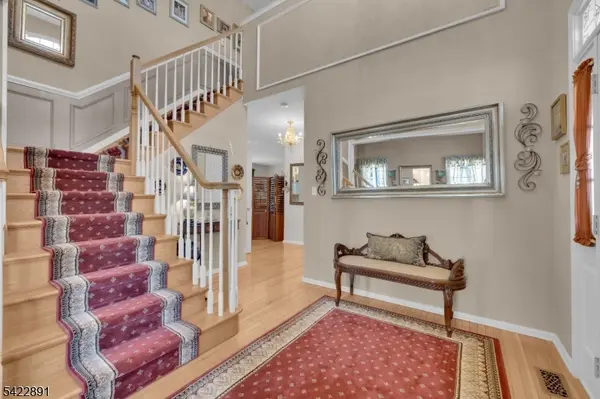 33 Pony Ln, Raritan Twp., NJ 08822