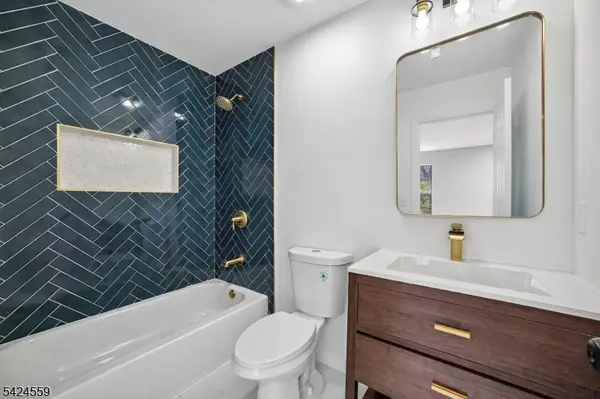 3 Amy Ct, Lebanon Boro, NJ 08833