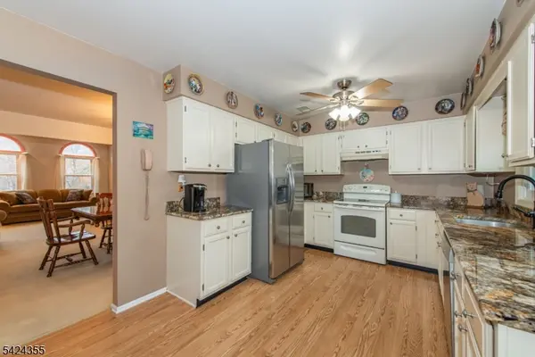 4 Lisa Ct, Roxbury Twp., NJ 07876