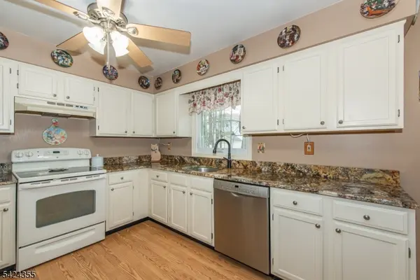 4 Lisa Ct, Roxbury Twp., NJ 07876