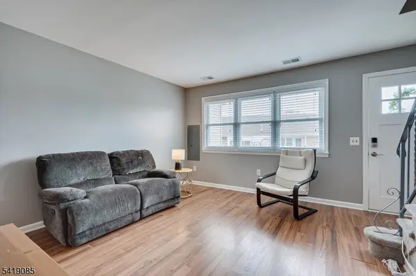 7 Kansas Ct, Old Bridge Twp., NJ 07747