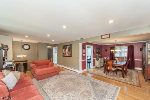 33 Lawrence Rd, Randolph Twp., NJ 07869