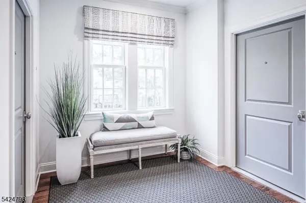 29 Euclid Ave #202, Summit City, NJ 07901