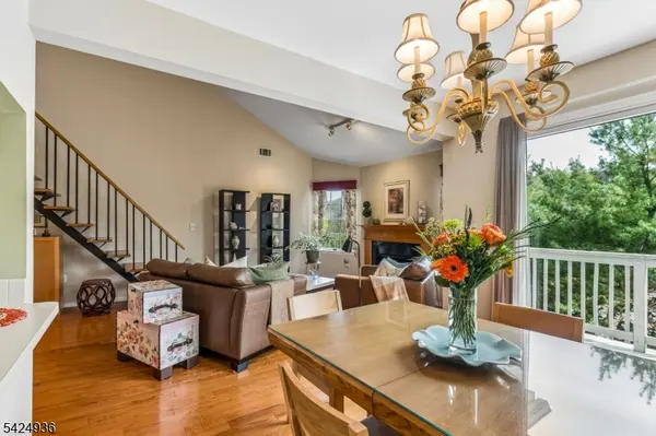 8 Quartz Ln, Paterson City, NJ 07501