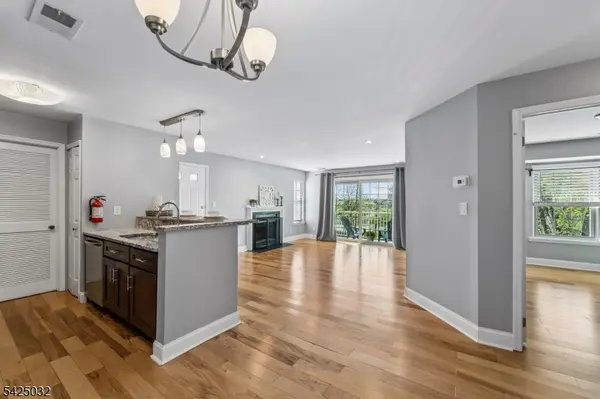 21 LEAR CT. #21, East Brunswick Twp., NJ 08816