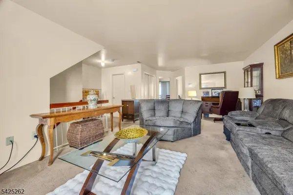 303 Holly Dr, Perth Amboy City, NJ 08861