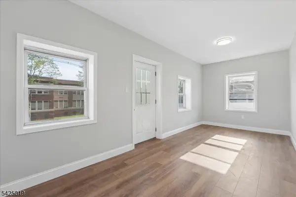 109 E 6Th Ave, Roselle Boro, NJ 07203