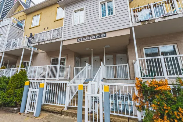 171 Bleecker ST #222, Toronto C08, ON M4X 1L9