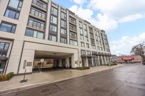 1 Strathgowan AVE #406, Toronto C04, ON M4N 0B3