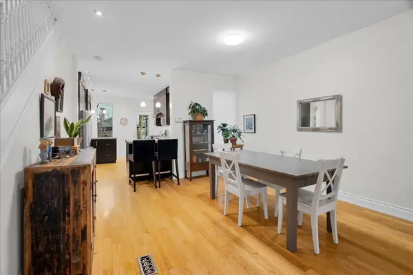 119 Barton AVE, Toronto C02, ON M6G 1P8