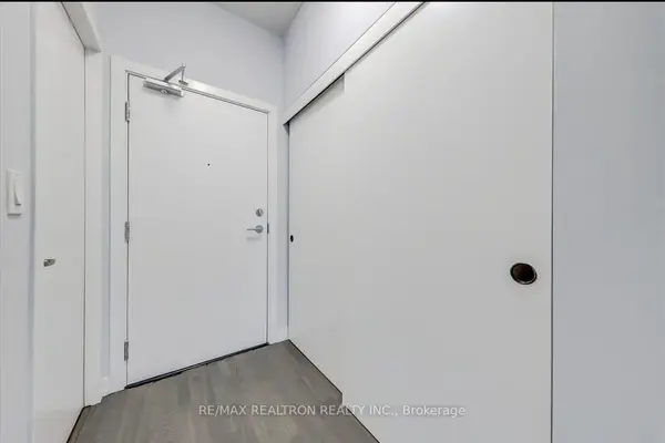 10 Willison SQ #803, Toronto C01, ON M5T 0A8