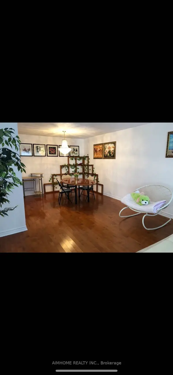 18 Lynch RD, Toronto C15, ON M2J 2V5