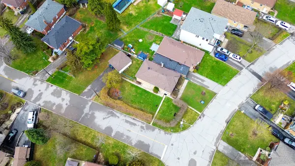 106 Ainsdale RD,  Toronto E04,  ON M1R 3Z2