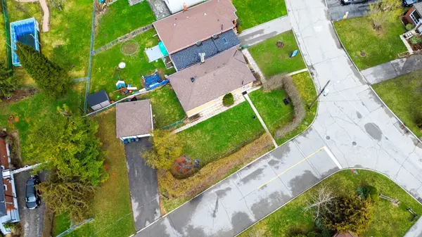 106 Ainsdale RD, Toronto E04, ON M1R 3Z2