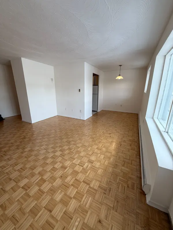 95 Taunton RD E #203, Oshawa, ON L1G 3T6