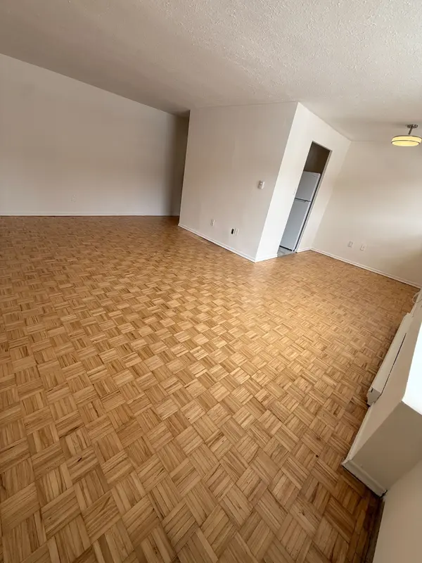 95 Taunton RD E #206, Oshawa, ON L1G 3T6