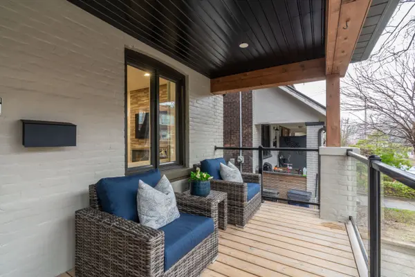 87 Bowmore RD, Toronto E02, ON M4L 3J1