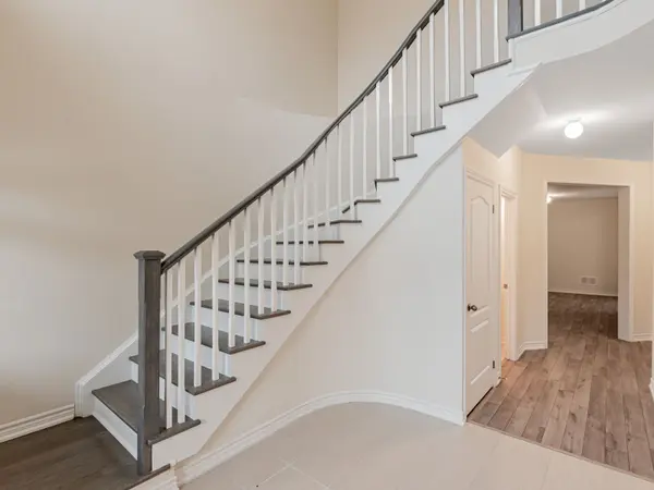 7 Jeanne Pynn AVE, Georgina, ON L0E 1R0