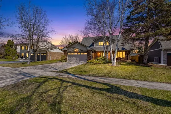 253 McCraney ST W, Oakville, ON L6H 3A9