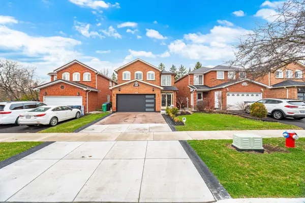 4616 Owl CIR, Mississauga, ON L4Z 2P9