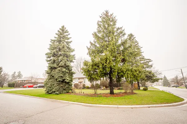 37 Carlyle CRES, Brampton, ON L6W 2Y9