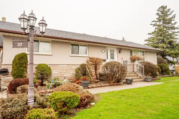 37 Carlyle CRES, Brampton, ON L6W 2Y9