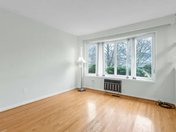 3193 Corrigan DR, Mississauga, ON L4Y 3C5