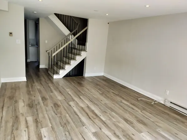 81 Irwin RD #18, Toronto W10, ON M9W 5W1