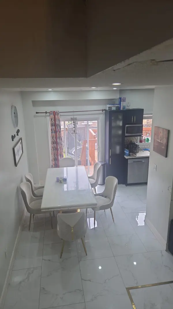 22 Frenchpark CIR, Brampton, ON L6X 0Y5