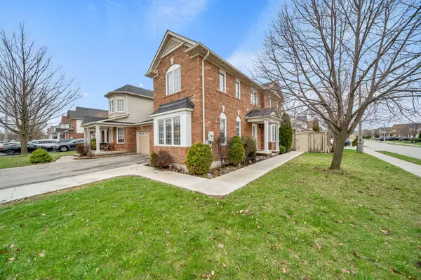 30 ORANGEGROVE DR, Brampton, ON L7A 3N4