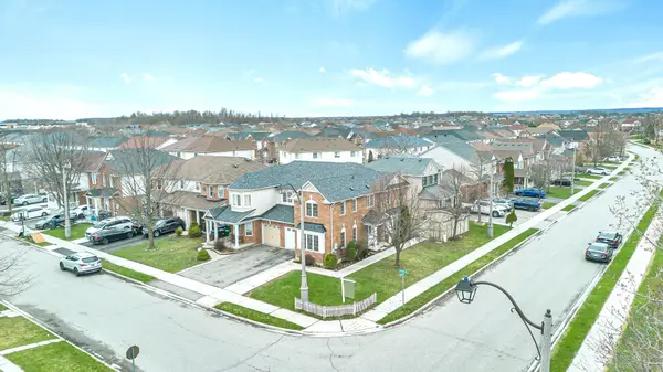 30 ORANGEGROVE DR, Brampton, ON L7A 3N4