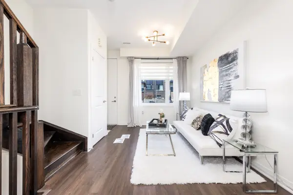 9 Thomas Mulholland DR, Toronto W05, ON M3K 0C1