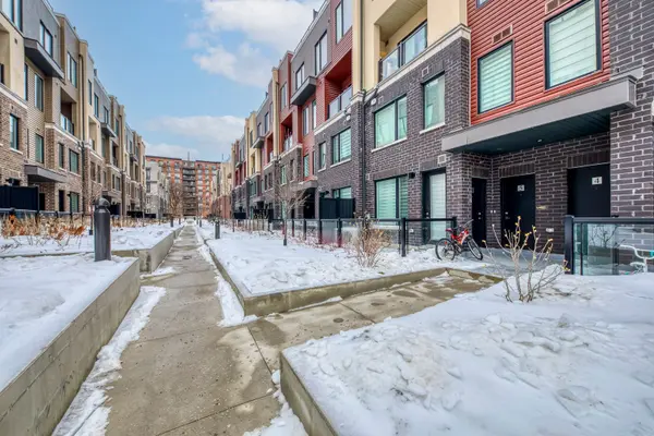 3546 Colonial DR #4, Mississauga, ON L5L 0C1