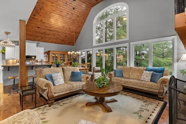 1005 Laidlaw AVE, Gravenhurst, ON L0K 2B0