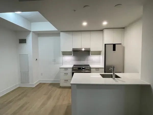 206 King ST W #711, Hamilton, ON L8P 1A5