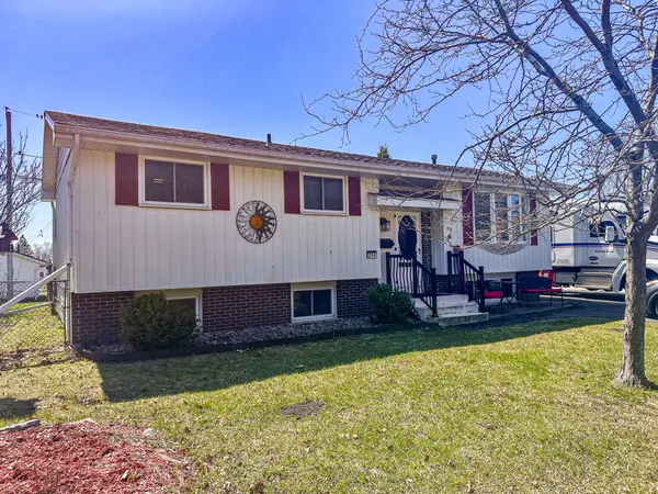 214 Amherst DR, Loyalist, ON K7N 1T4