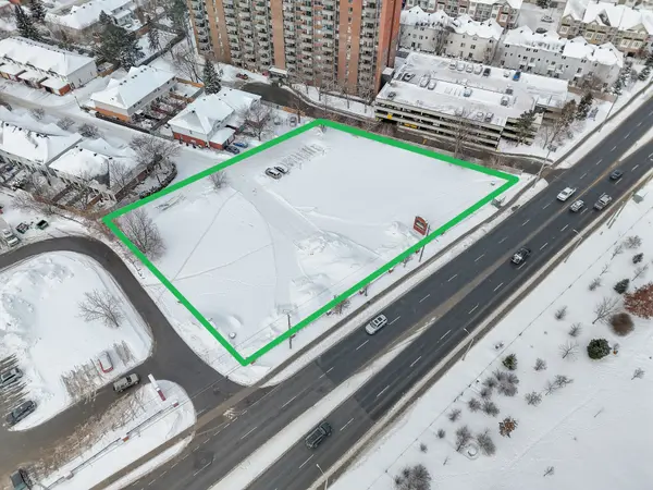 1230 Merivale RD, Carlington - Central Park, ON K2C 4C3