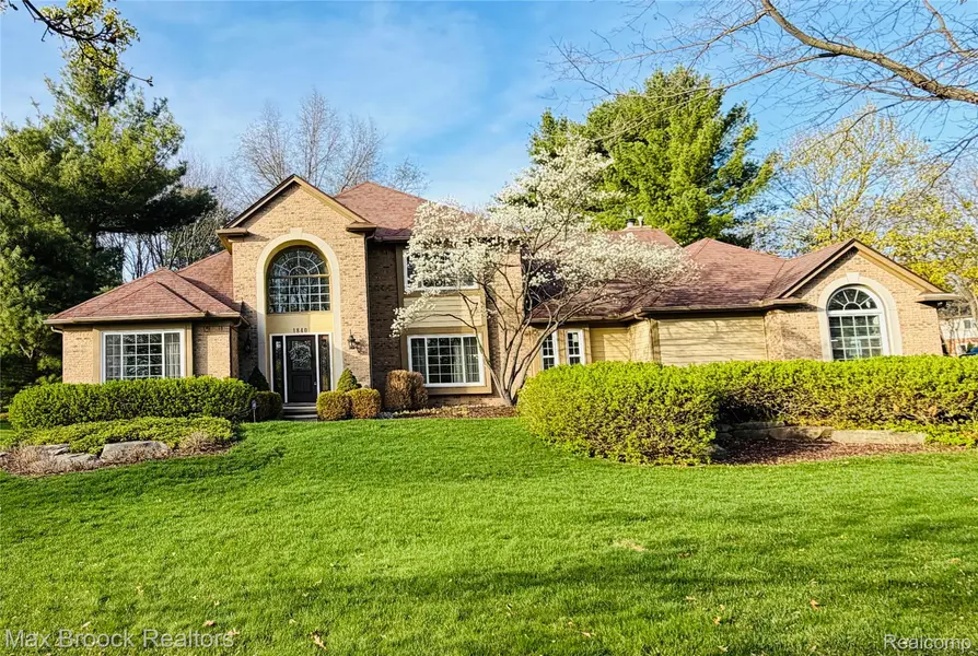 1840 Wexport LN, Commerce Charter Township, MI 48382