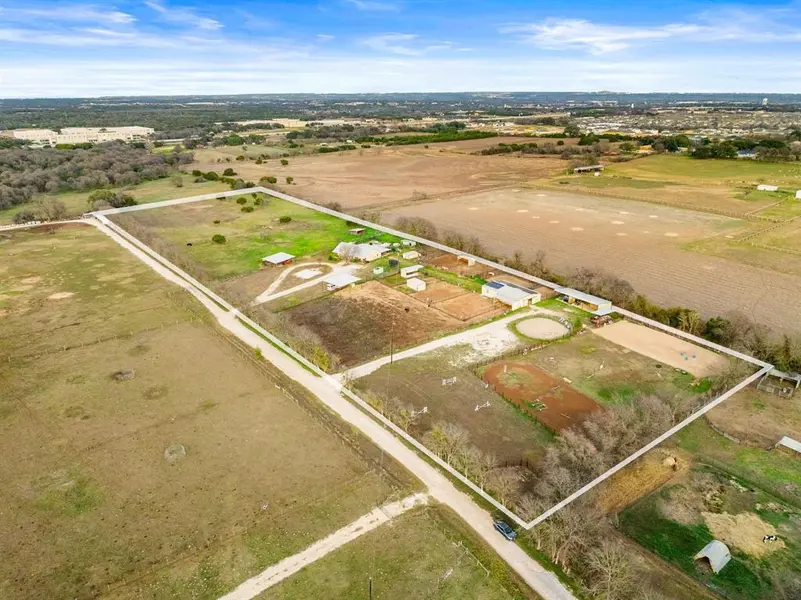 2700 AUCTION BARN, Belton, TX 76513