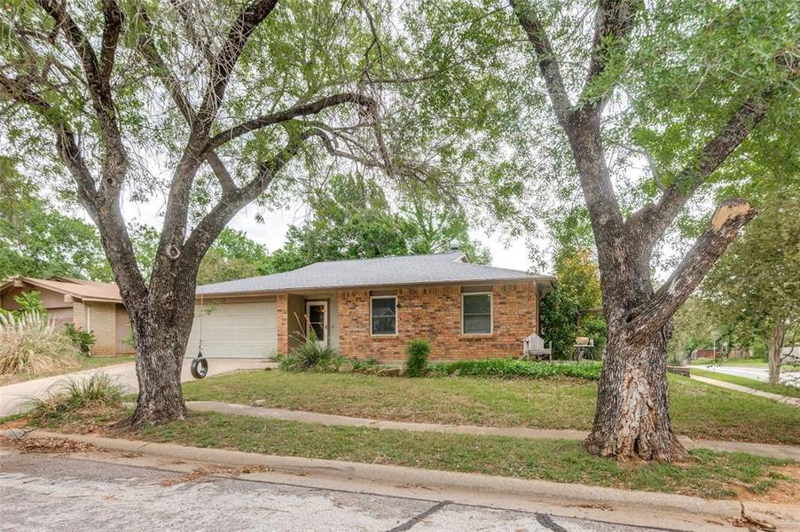 2511 Ridgemoor Court, Arlington, TX 76016