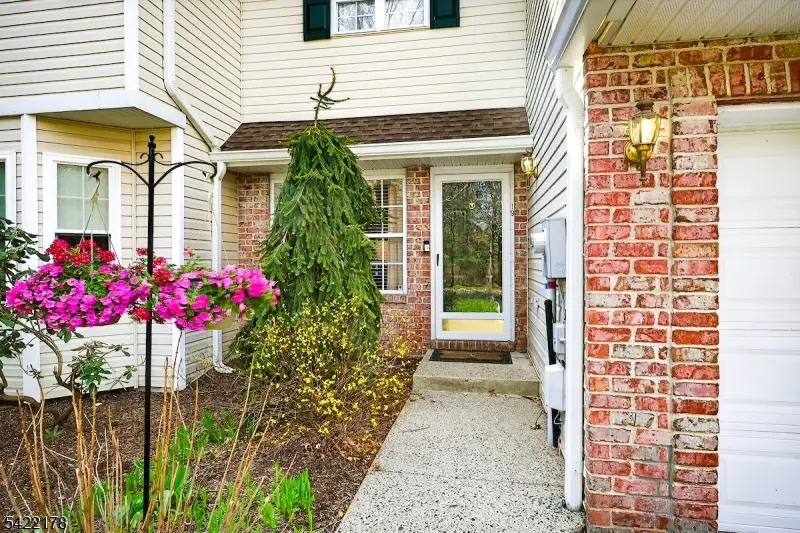 19 Cooper Ln, Long Hill Twp., NJ 07946