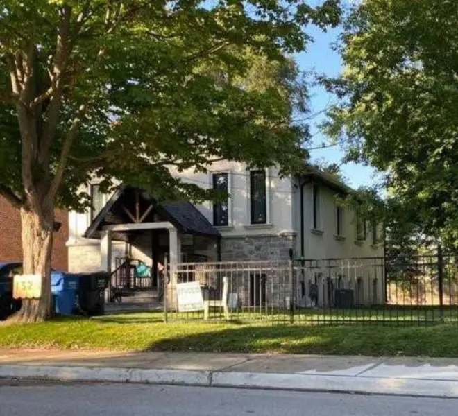 1525 Kenmuir AVE #7, Mississauga, ON L5G 4B6