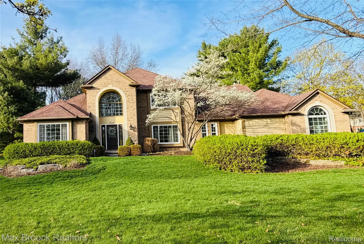 1840 Wexport LN, Commerce Charter Township, MI 48382